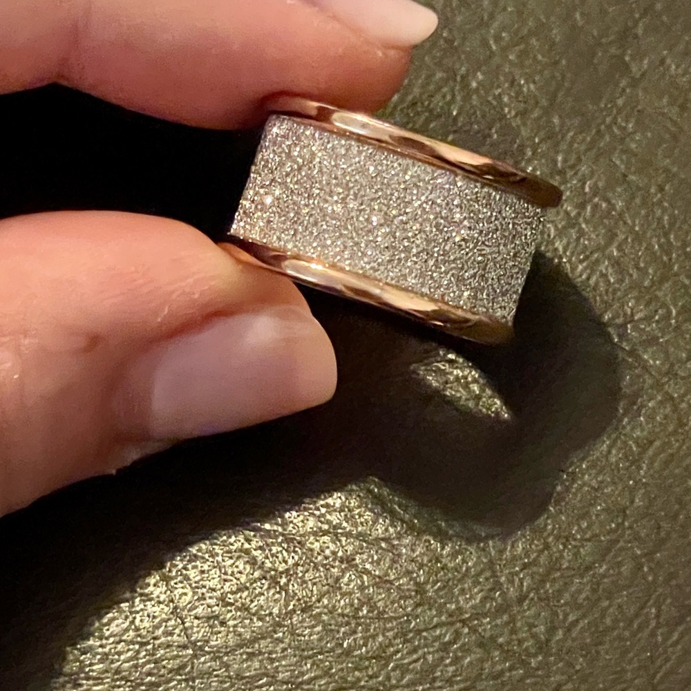 Sparkly Ring - Picture 3 of 3